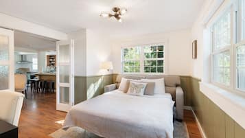 4 slaapkamers, bedden met traagschuimmatras, een bureau