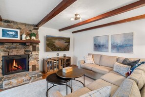 Smart TV, fireplace, table football, books - Cozy Retreat w/ Hot Tub, Firepit + Gathering Spaces | Sleeps 12 (Cedar)