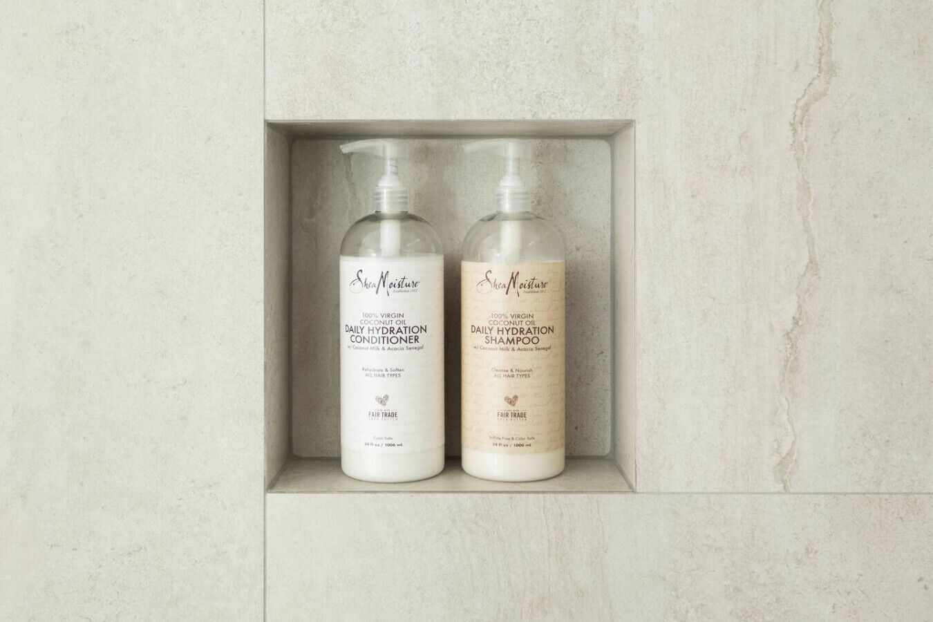 Kombination af bruser/badekar, hårtørrer, håndklæder, Sæbe