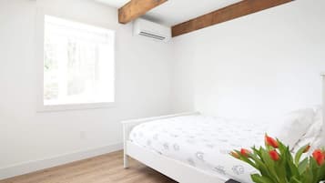 1 bedroom, iron/ironing board, WiFi (free), bed sheets