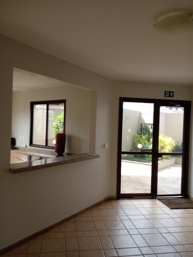 Cozy and Well-Located Apartment - Covered Garage