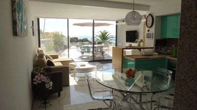 Apartamento frente praia