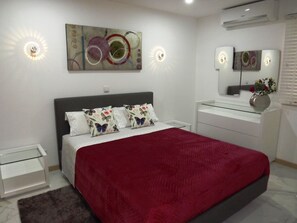 3 bedrooms, desk, iron/ironing board, WiFi