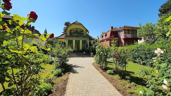 المنشأة من الخارج