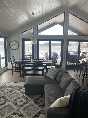 Mona Lake Living - Awesome lake frontage with kid friendly beach