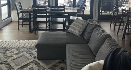 Mona Lake Living - Awesome lake frontage with kid friendly beach