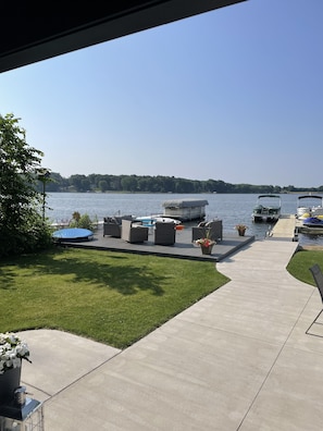 Terrace/patio - Mona Lake Living - Awesome lake frontage with kid friendly beach (Norton Shores)