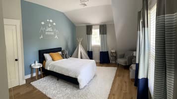 5 bedrooms, desk, iron/ironing board, travel crib