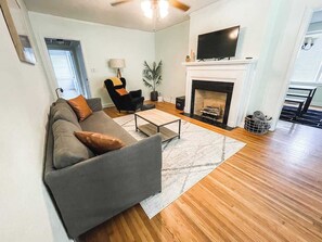 スマートテレビ、書斎 / ワークスペース