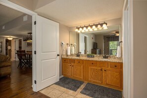 Interior - Cozy Condo on the RiverCozy Riverside 3 Bedroom/3 Bath Retreat (Pigeon Forge)