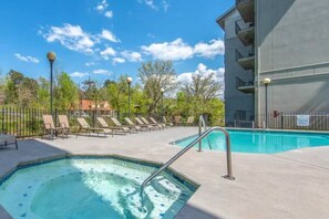 Pool - Cozy Condo on the RiverCozy Riverside 3 Bedroom/3 Bath Retreat (Pigeon Forge)