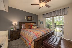 3 bedrooms, iron/ironing board, free WiFi, bed sheets - Cozy Condo on the RiverCozy Riverside 3 Bedroom/3 Bath Retreat (Pigeon Forge)
