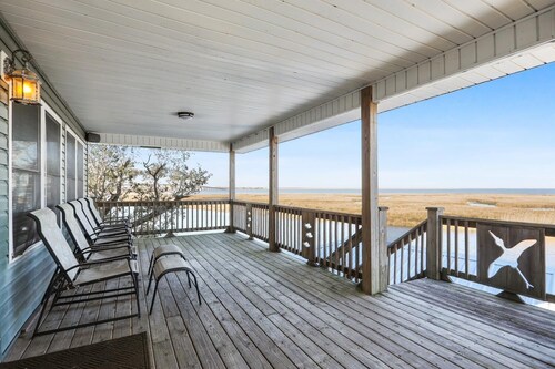 Black Dog Lodge & Fishing Charter- Waterfront!