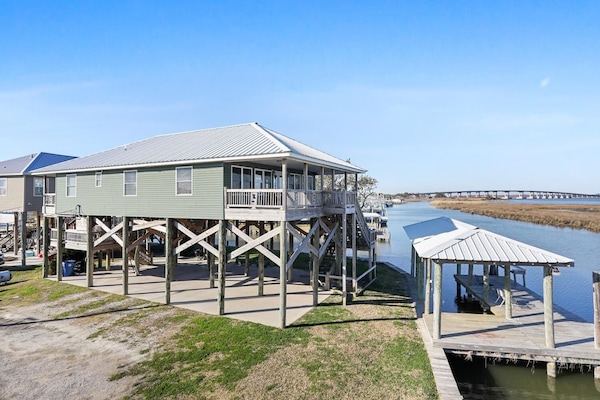 Black Dog Lodge overlooking Lake Catherine