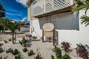 Unclassified image, 5 of 20, button - Charming Pet Friendly Beach Front Cottage with Unobstructed Sunset Views! (Indian Shores)