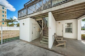 Exterior - 2 bedroom Beachside Cottage just steps from the beach with Magnificent Sunsets! Dogs are welcome!~ (Indian Shores)