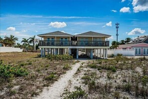 Exterior - 2 bedroom Beachside Cottage just steps from the beach with Magnificent Sunsets! Dogs are welcome!~ (Indian Shores)