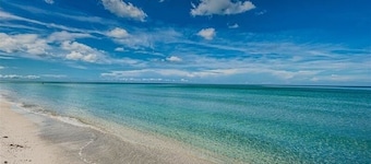 Sunsets & Gulf Shores beachside cottage with partial beach view~ Pet Friendly!