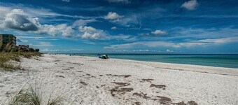 Pet Friendly Tropical Beachside Cottage just steps from the beach!~