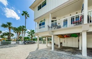 Exterior - Charming 2 bedroom Beach Townhome on the Barrier Island of Indian Rocks Beach ~ Gsv9 (Indian Rocks Beach)