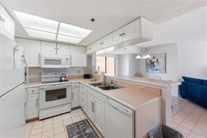 冰箱、微波炉、烤箱、炉灶