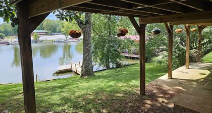 LAKE FRONT home at Lake Chickamauga FAMOUS for LARGEMOUTH BASS FISHING!