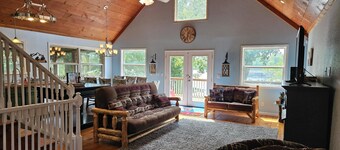 LAKE FRONT home at Lake Chickamauga FAMOUS for LARGEMOUTH BASS FISHING!