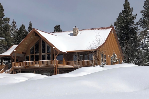 Meadow View Lodge in the snow