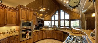 Meadow View Lodge, 5 star cozy retreat between Zion and Bryce. EV charging!