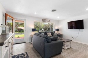 Unclassified image, 3 of 47, button