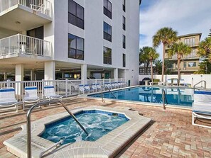 Unclassified image, 4 of 22, button