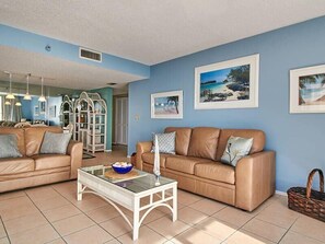 TV - Gulf Front Corner Unit & Million Dollar Views~ Chb305 (Madeira Beach)