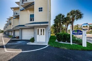 Unclassified image, 4 of 24, button