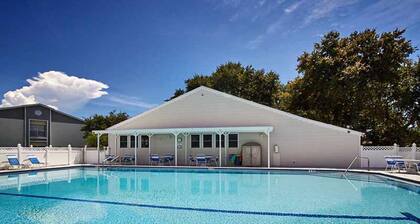 Amazing Location at the Ship Watch Yacht & Tennis Club 3 month rental~ Ship1815