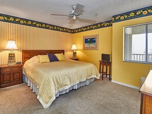 2 bedrooms, iron/ironing board, free WiFi - Direct Gulf Front Balcony overlooking the Sparkling Turquoise Waters of the Gulf of Mexico~ Sleeps 5   TS503 (Redington Shores)