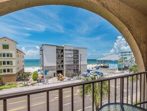Property grounds - Amazing Location for the Perfect Vacation!~ 1 bedroom sleeps 4   MP410 (Madeira Beach)