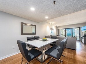Dining - Amazing Location for the Perfect Vacation!~ 1 bedroom sleeps 4   MP410 (Madeira Beach)