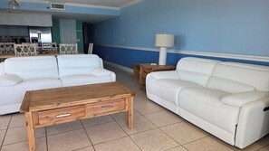 TV - Pet Friendly, Direct Gulf Front Condo with Million Dollar Panoramic Views! ~ TP404 (Indian Shores)