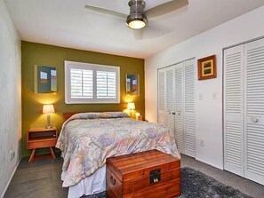 2 bedrooms, desk, iron/ironing board, free WiFi - Perfect Beach Location with Direct Gulf Front Million Dollar Views!~ sleeps 6   VS2B (Indian Shores)