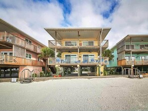 Exterior - Perfect Beach Location With Direct Gulf Front Million Dollar Views!~ Sleeps 6   Vs2b (Indian Shores)