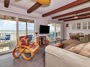 TV - Perfect Beach Location with Direct Gulf Front Million Dollar Views!~ sleeps 6   VS2B (Indian Shores)