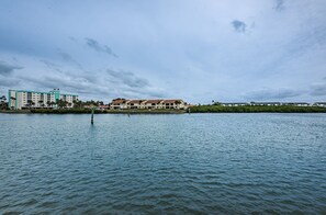 Luokittelematon kuva, 2 kautta 30, painike