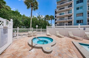 Luokittelematon kuva, 4 kautta 30, painike