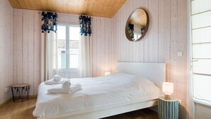 4 soverom, strykejern/-brett, reiseseng for barn og internettilgang