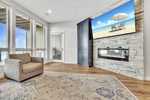 Smart TV, caminetto