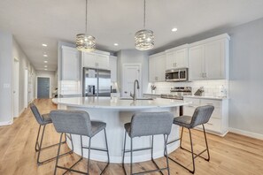 Fridge, microwave, oven, stovetop - Waters Edge in the Stillwater at Bridges Bay Resort (Arnolds Park)