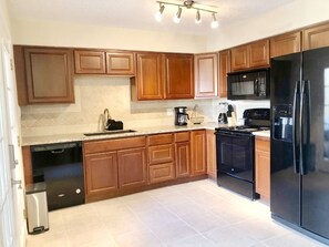 Private kitchen - Beautiful Home near Downtown| King bed (Houston)