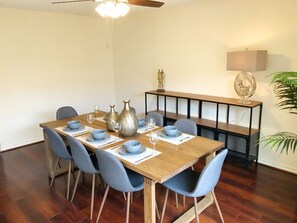 Dining - Beautiful Home near Downtown| King bed (Houston)