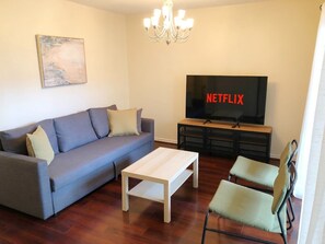 Living area - Beautiful Home near Downtown| King bed (Houston)