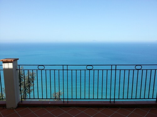 BREATHTAKING VIEW, SPECTACULAR SUNSETS IN FRONT OF THE AEOLIAN ISLANDS  
